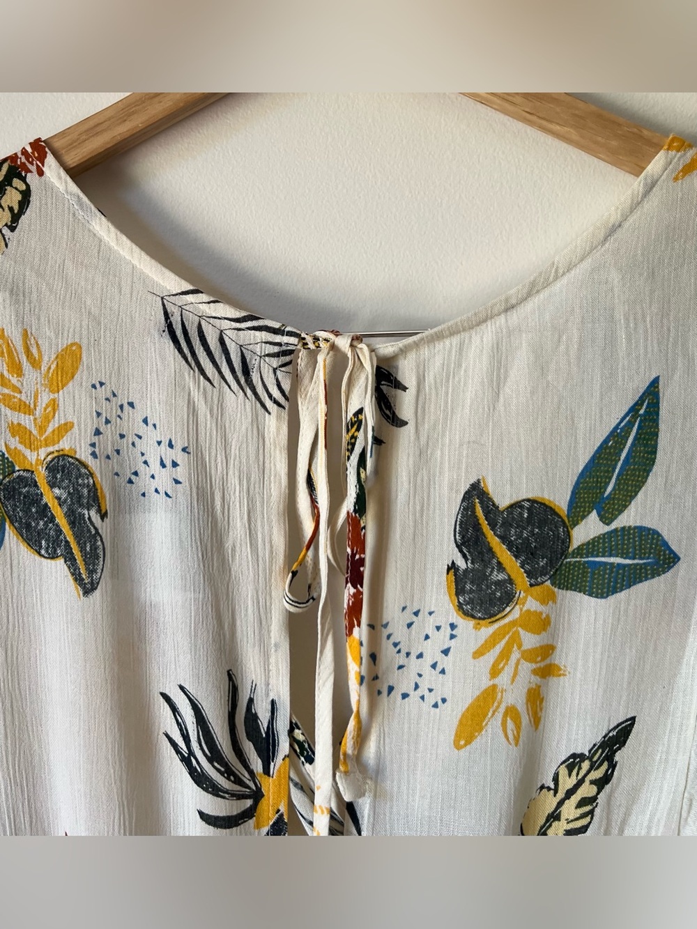 NWT Nasty Gal Collection Playsuit Romper Cream Floral Cut Out Size S/M - Picture 6 of 9